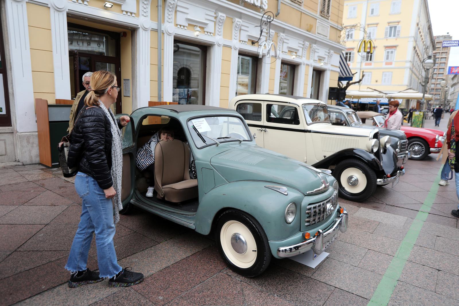 26. međunarodni susret Oldtimer Auto Rally Rijeka 2022. startao je ne Korzu