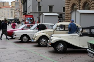 26. međunarodni susret Oldtimer Auto Rally Rijeka 2022. startao je ne Korzu