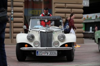 26. međunarodni susret Oldtimer Auto Rally Rijeka 2022. startao je ne Korzu