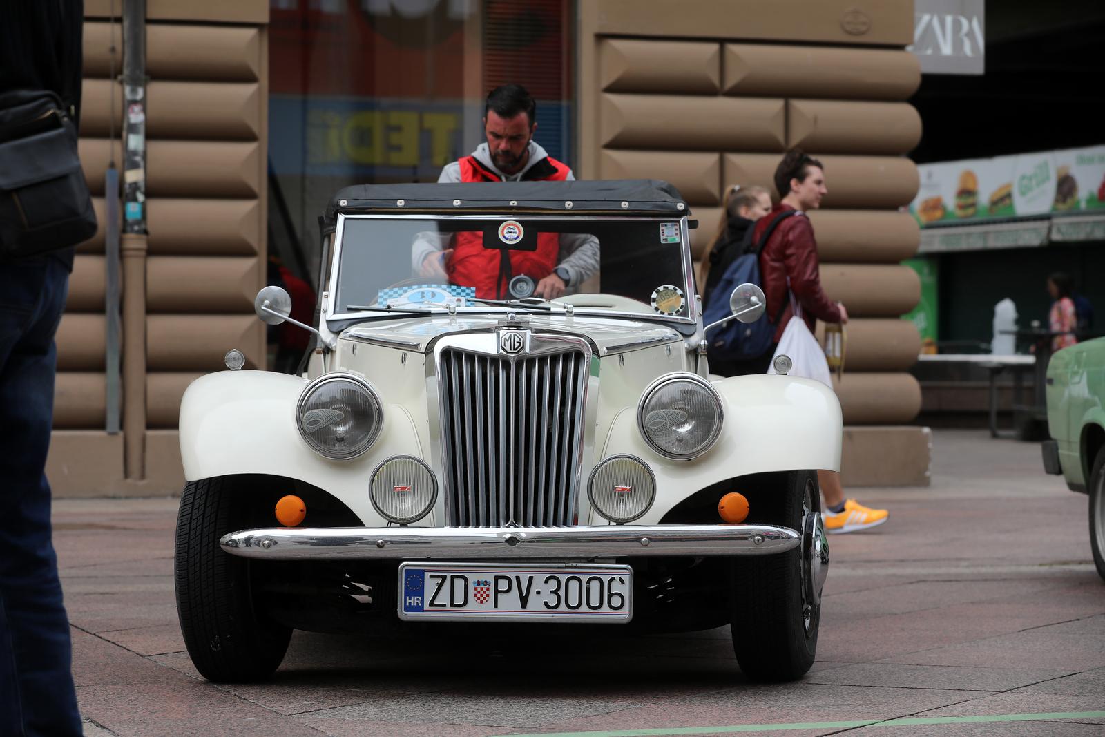 26. međunarodni susret Oldtimer Auto Rally Rijeka 2022. startao je ne Korzu