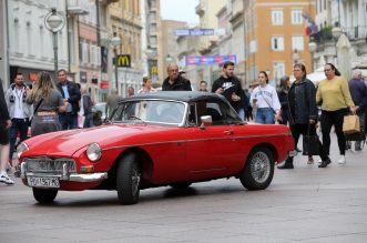 26. međunarodni susret Oldtimer Auto Rally Rijeka 2022. startao je ne Korzu