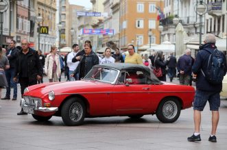 26. međunarodni susret Oldtimer Auto Rally Rijeka 2022. startao je ne Korzu