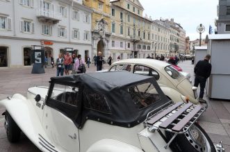 26. međunarodni susret Oldtimer Auto Rally Rijeka 2022. startao je ne Korzu