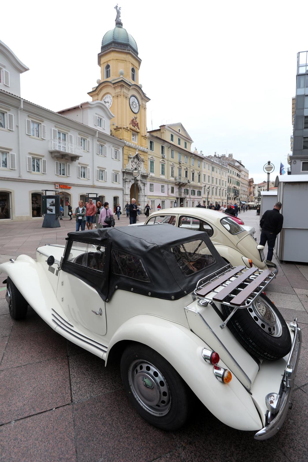 26. međunarodni susret Oldtimer Auto Rally Rijeka 2022. startao je ne Korzu