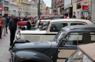 26. međunarodni susret Oldtimer Auto Rally Rijeka 2022. startao je ne Korzu