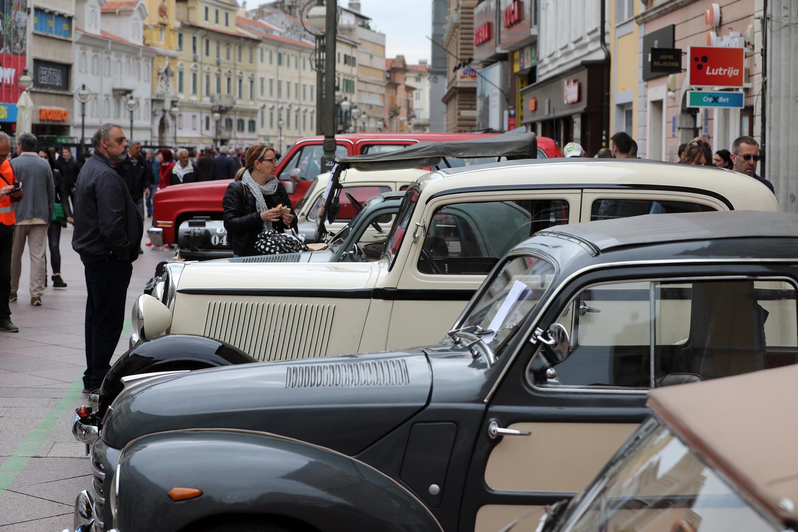 26. međunarodni susret Oldtimer Auto Rally Rijeka 2022. startao je ne Korzu