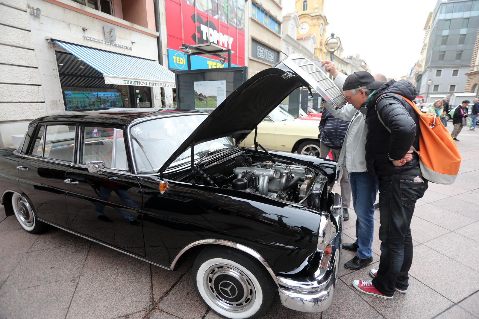 26. međunarodni susret Oldtimer Auto Rally Rijeka 2022. startao je ne Korzu