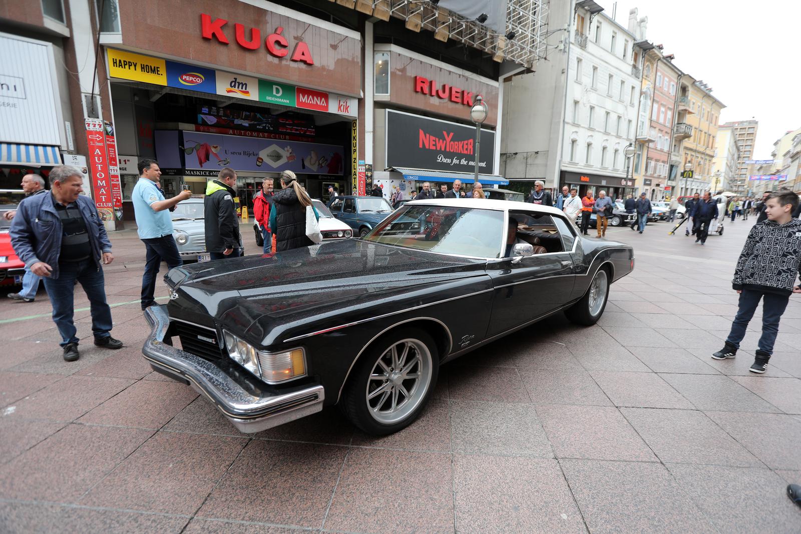 26. međunarodni susret Oldtimer Auto Rally Rijeka 2022. startao je ne Korzu