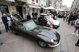 26. međunarodni susret Oldtimer Auto Rally Rijeka 2022. startao je ne Korzu