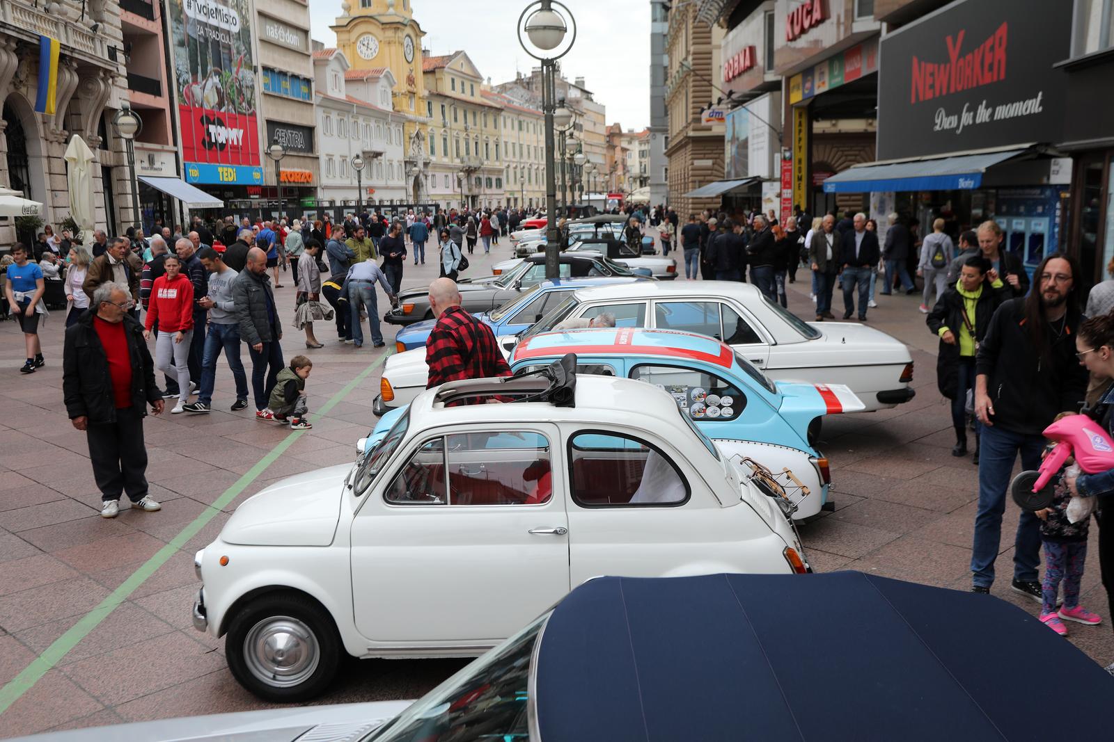 26. međunarodni susret Oldtimer Auto Rally Rijeka 2022. startao je ne Korzu