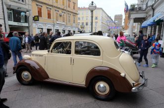 26. međunarodni susret Oldtimer Auto Rally Rijeka 2022. startao je ne Korzu