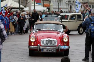 26. međunarodni susret Oldtimer Auto Rally Rijeka 2022. startao je ne Korzu