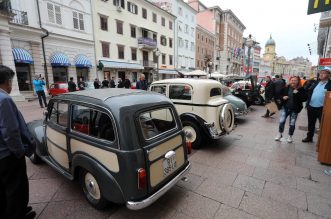 26. međunarodni susret Oldtimer Auto Rally Rijeka 2022. startao je ne Korzu