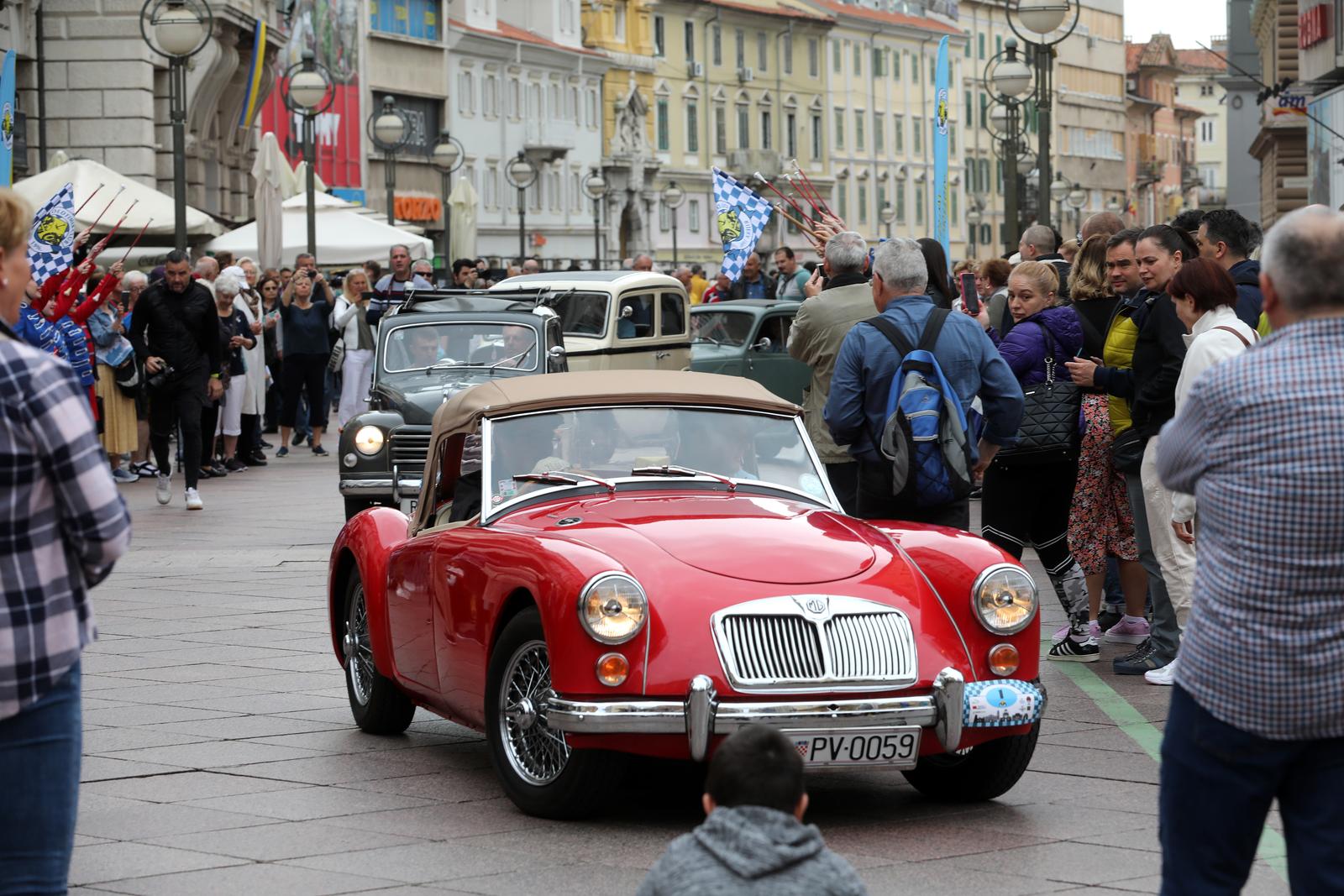 26. međunarodni susret Oldtimer Auto Rally Rijeka 2022. startao je ne Korzu
