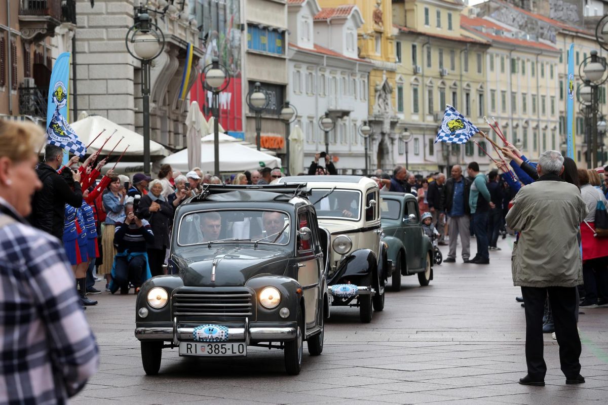 26. međunarodni susret Oldtimer Auto Rally Rijeka 2022. startao je ne Korzu