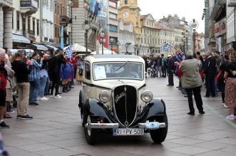 26. međunarodni susret Oldtimer Auto Rally Rijeka 2022. startao je ne Korzu