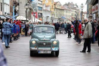 26. međunarodni susret Oldtimer Auto Rally Rijeka 2022. startao je ne Korzu