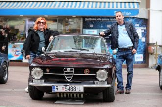 26. međunarodni susret Oldtimer Auto Rally Rijeka 2022. startao je ne Korzu