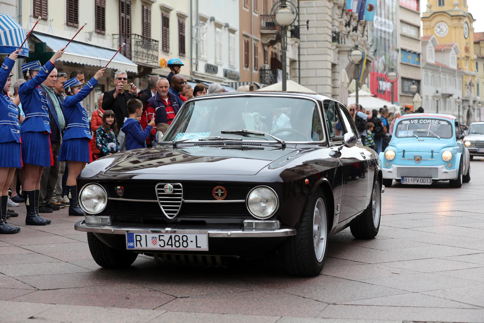 26. međunarodni susret Oldtimer Auto Rally Rijeka 2022. startao je ne Korzu