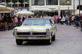 26. međunarodni susret Oldtimer Auto Rally Rijeka 2022. startao je ne Korzu