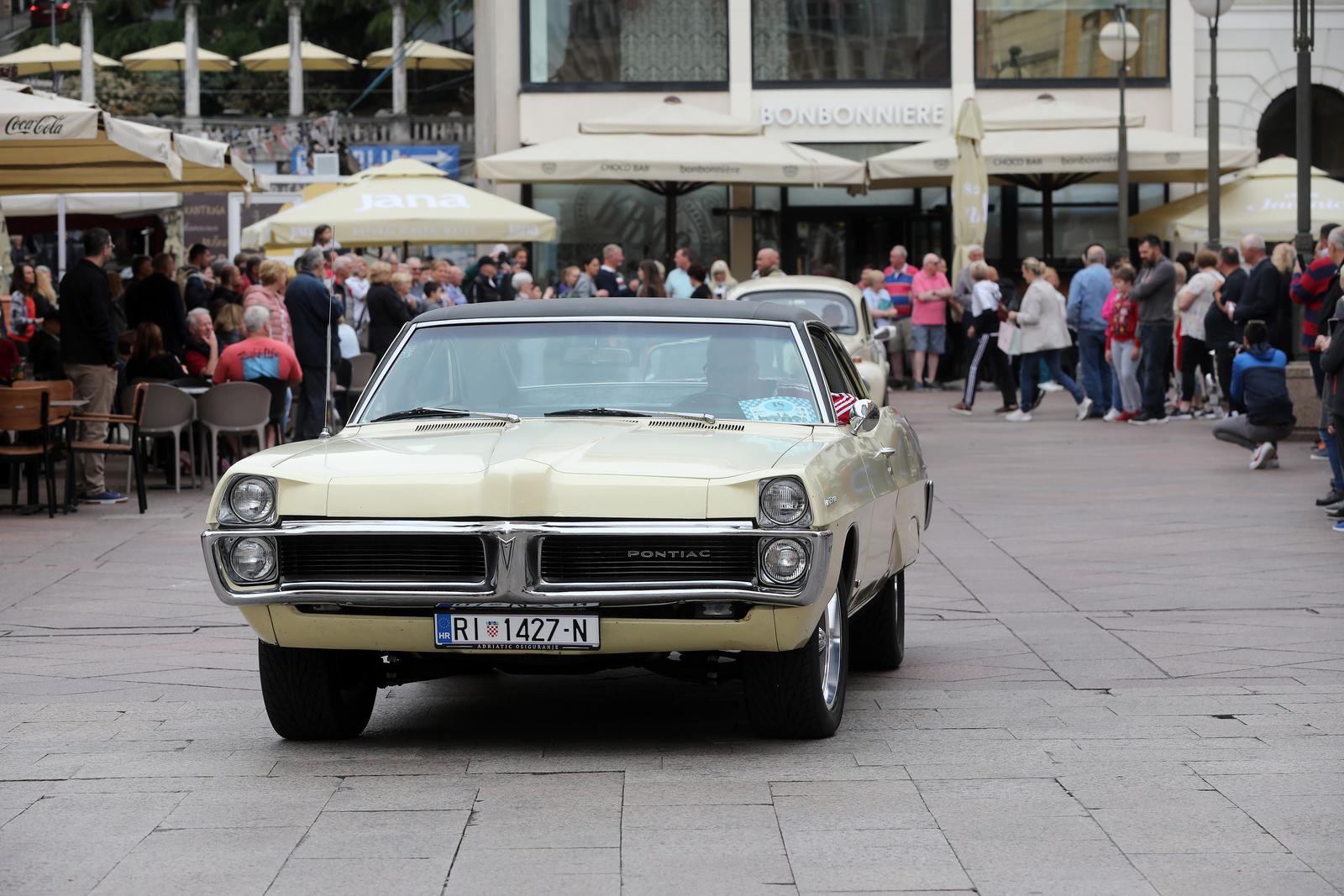 26. međunarodni susret Oldtimer Auto Rally Rijeka 2022. startao je ne Korzu