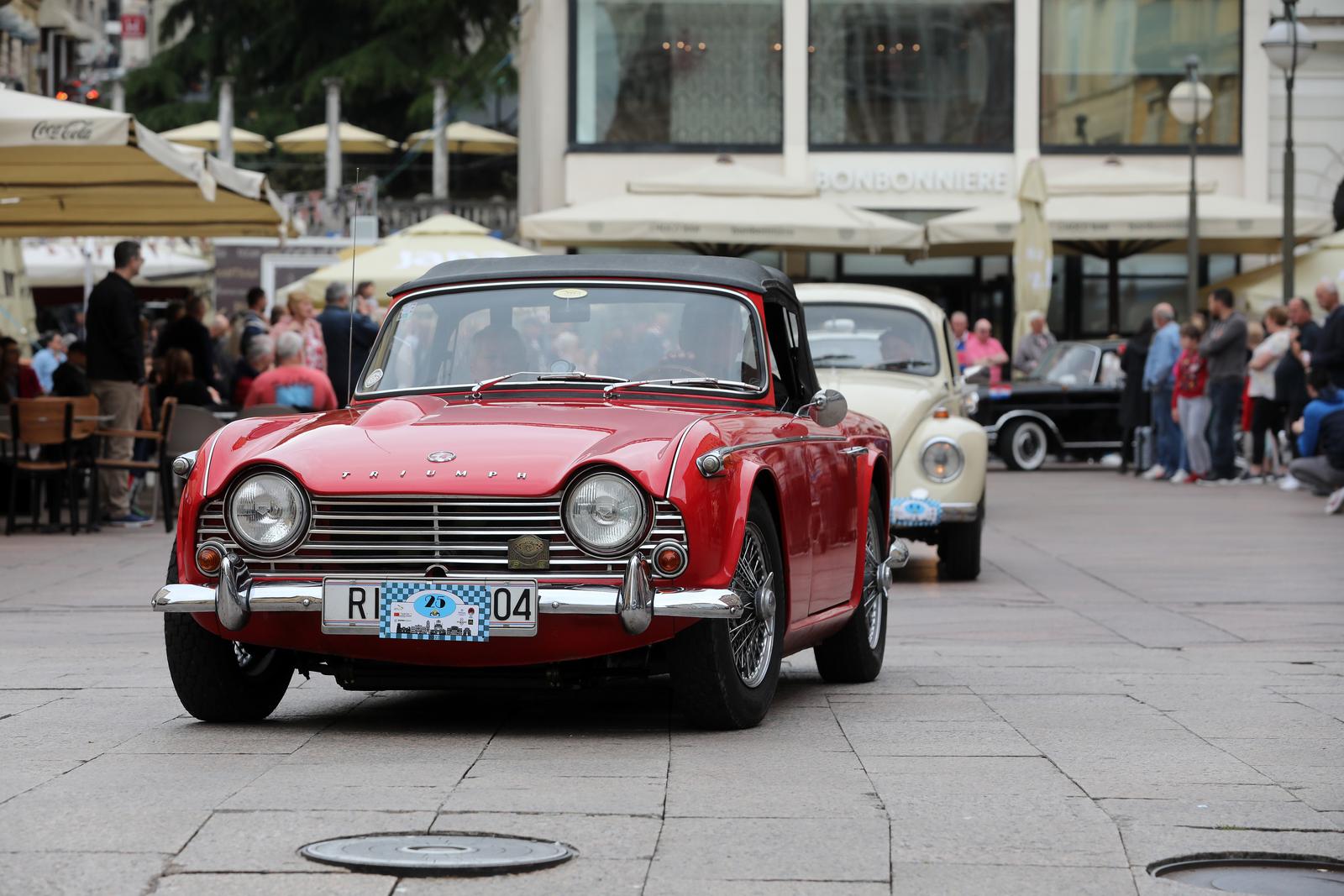 26. međunarodni susret Oldtimer Auto Rally Rijeka 2022. startao je ne Korzu