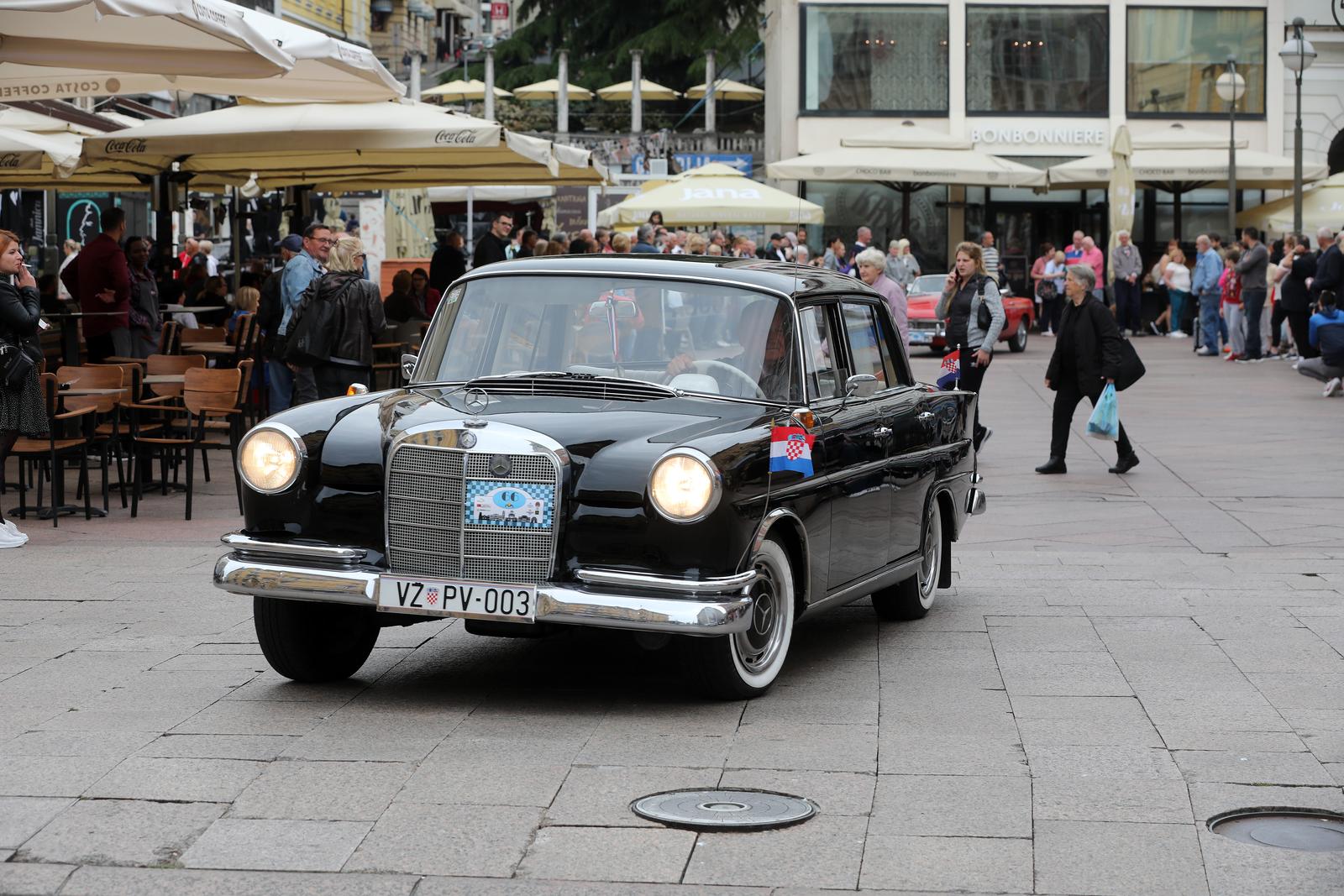 26. međunarodni susret Oldtimer Auto Rally Rijeka 2022. startao je ne Korzu