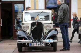 26. međunarodni susret Oldtimer Auto Rally Rijeka 2022. startao je ne Korzu