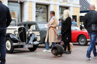 26. međunarodni susret Oldtimer Auto Rally Rijeka 2022. startao je ne Korzu