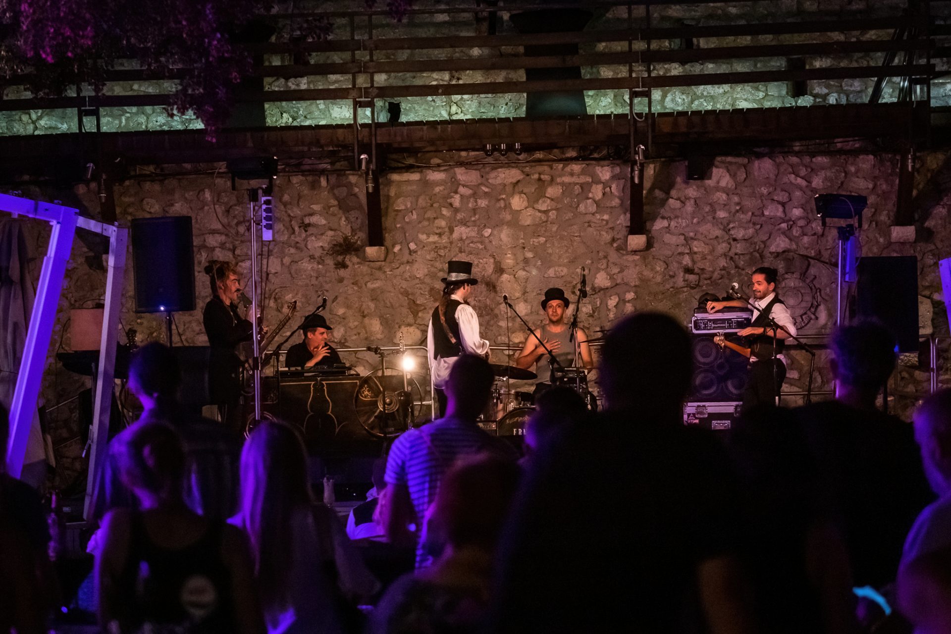 2022_06_29-22_32_25-2491_Canon EOS 6D-severe-noise 2022_06_29-22_32_25-2491_Canon EOS 6D-severe-noise