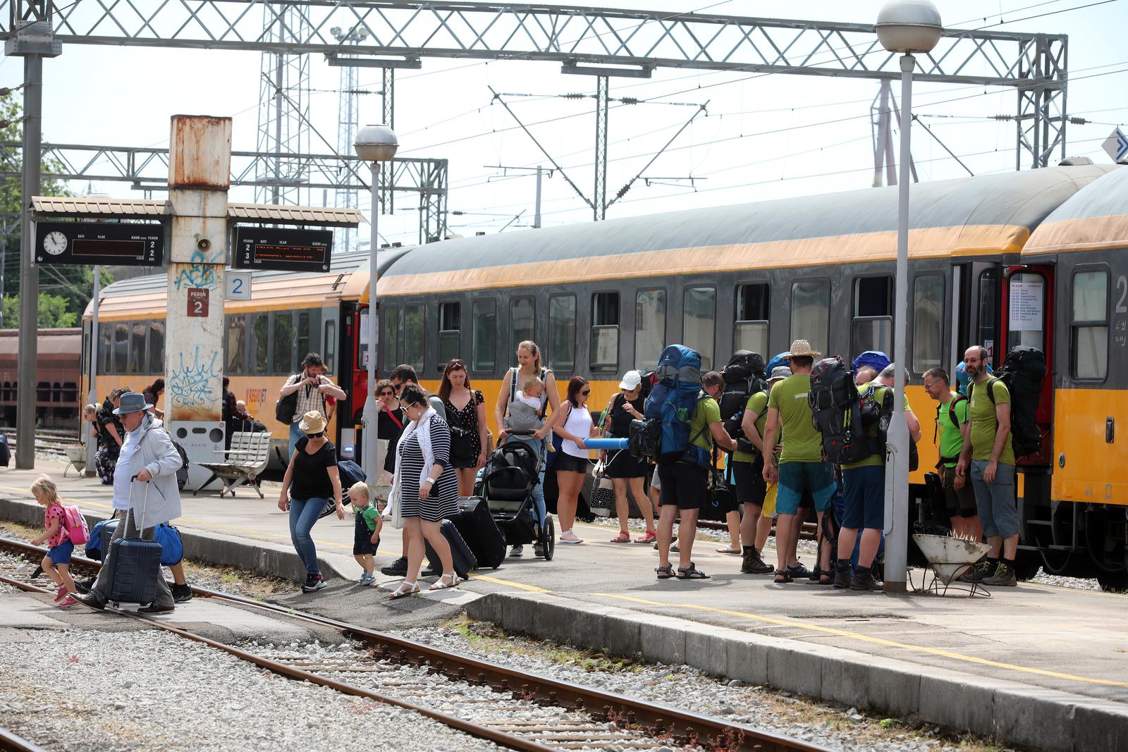 Regiojetov vlak sa turistima iz Češke stigao na riječki kolodvor