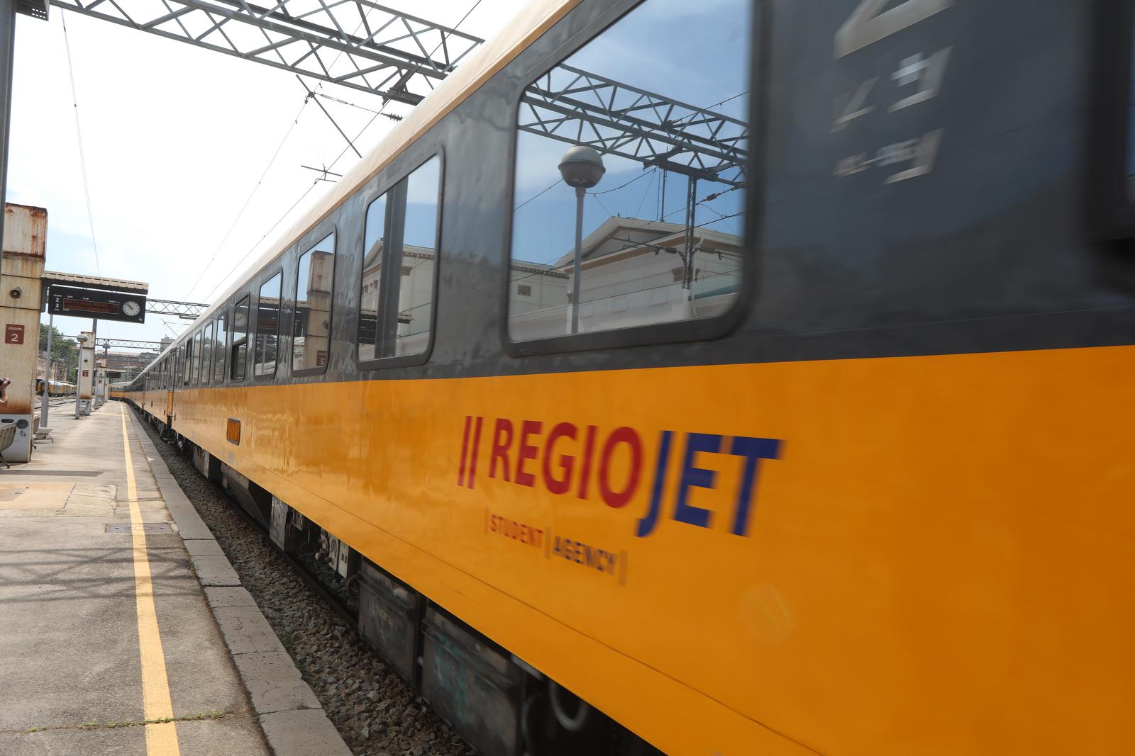 Regiojetov vlak sa turistima iz Češke stigao na riječki kolodvor