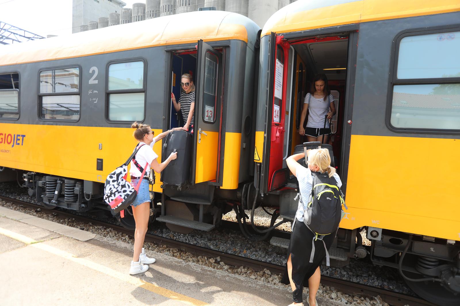 Regiojetov vlak sa turistima iz Češke stigao na riječki kolodvor