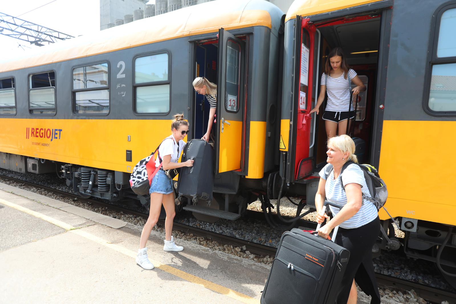 Regiojetov vlak sa turistima iz Češke stigao na riječki kolodvor