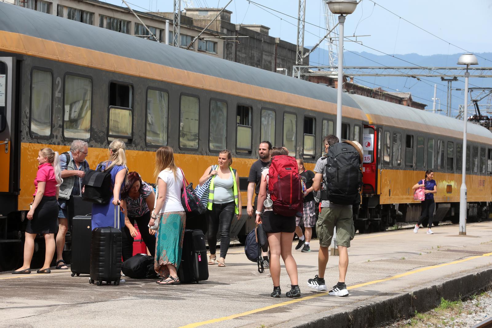 Regiojetov vlak sa turistima iz Češke stigao na riječki kolodvor