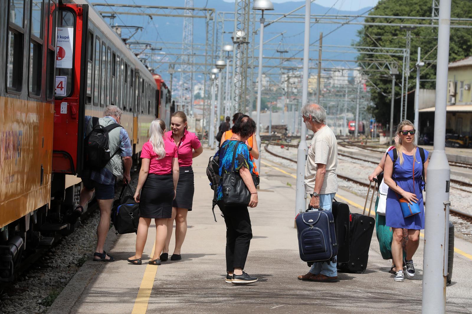 Regiojetov vlak sa turistima iz Češke stigao na riječki kolodvor