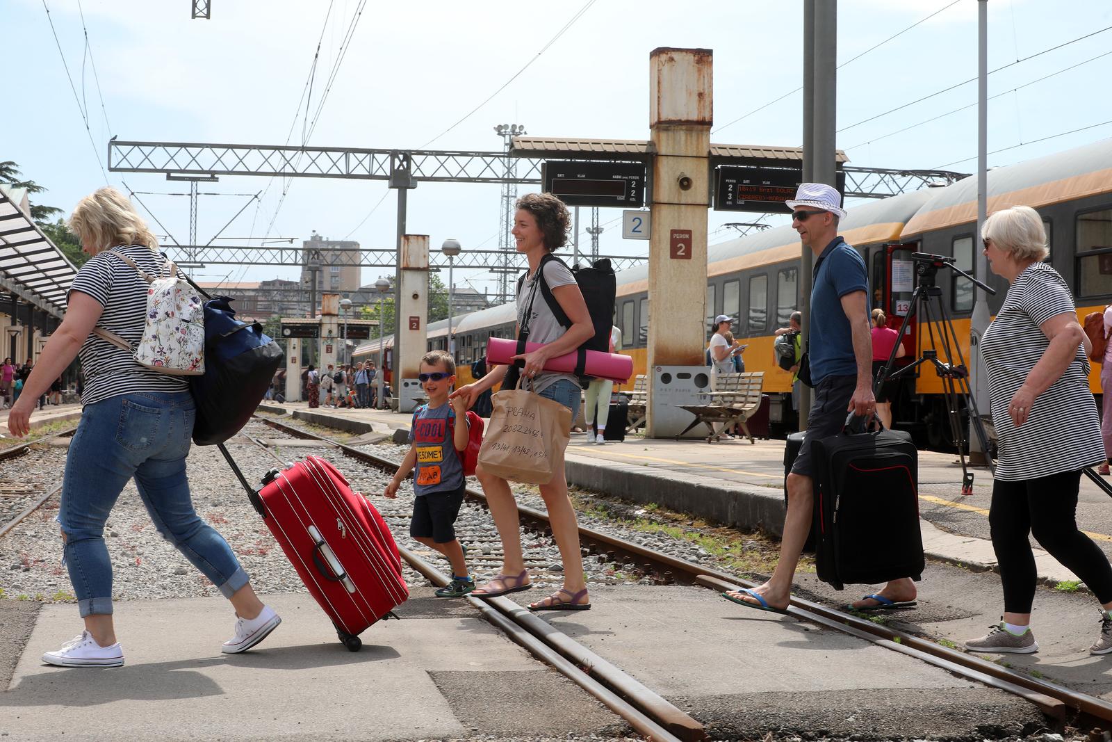 Regiojetov vlak sa turistima iz Češke stigao na riječki kolodvor