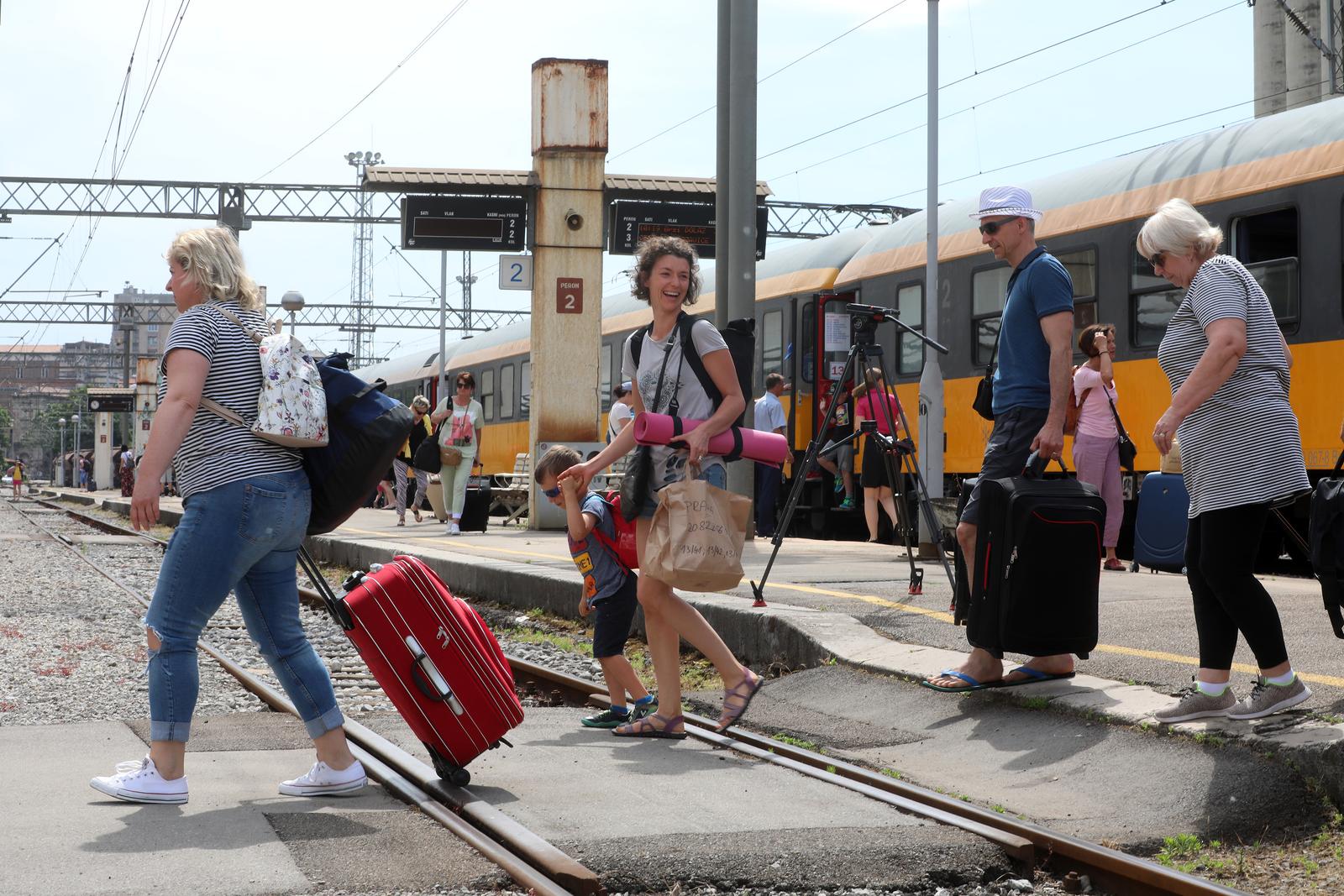 Regiojetov vlak sa turistima iz Češke stigao na riječki kolodvor