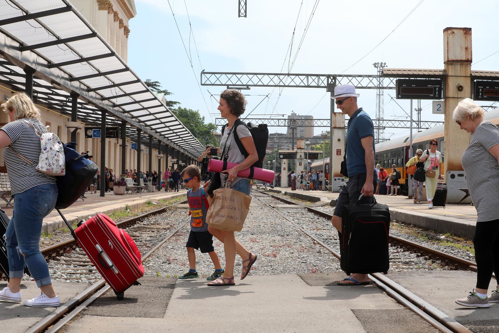 Regiojetov vlak sa turistima iz Češke stigao na riječki kolodvor