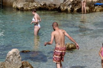 Rijeka: Kupači na gradskoj plaži Grčevo na Pećinama