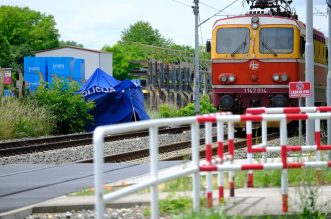 Zagreb: Jedna osoba poginula u naletu vlaka u Trnavi