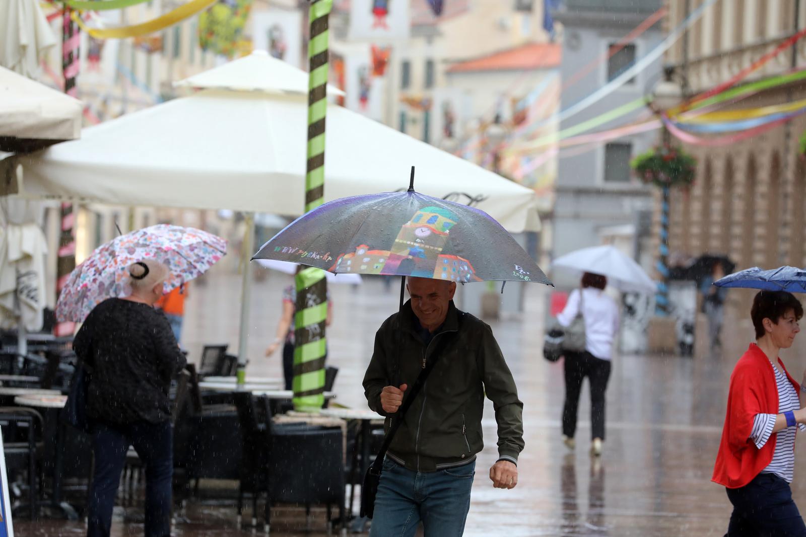 Nagli pad temperature i kiša u gradu Rijeci