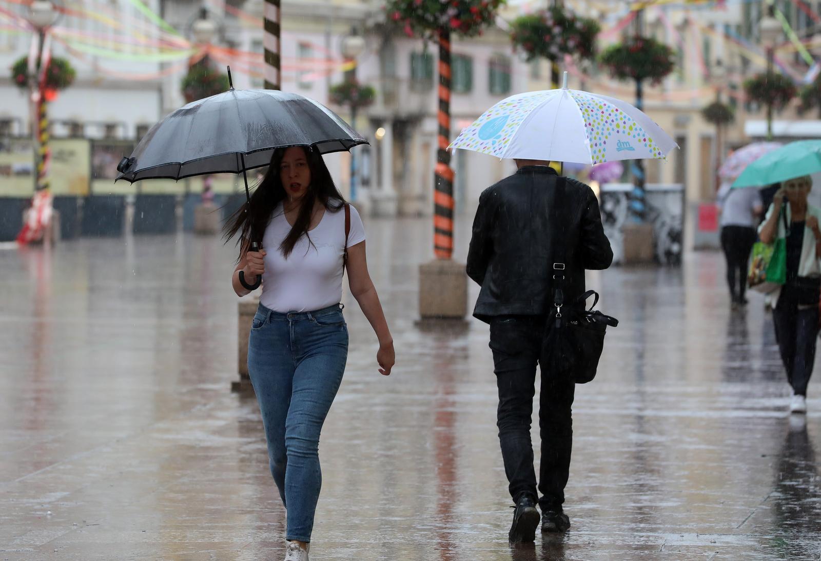 Nagli pad temperature i kiša u gradu Rijeci