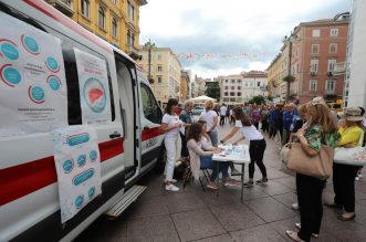 Rijeka: Povodom Svjetskog dana svjesnosti o nealkoholnoj masnoj bolesti jetre besplatno testiranje građana na Trgu 111. brigade HV