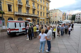 Rijeka: Povodom Svjetskog dana svjesnosti o nealkoholnoj masnoj bolesti jetre besplatno testiranje građana na Trgu 111. brigade HV