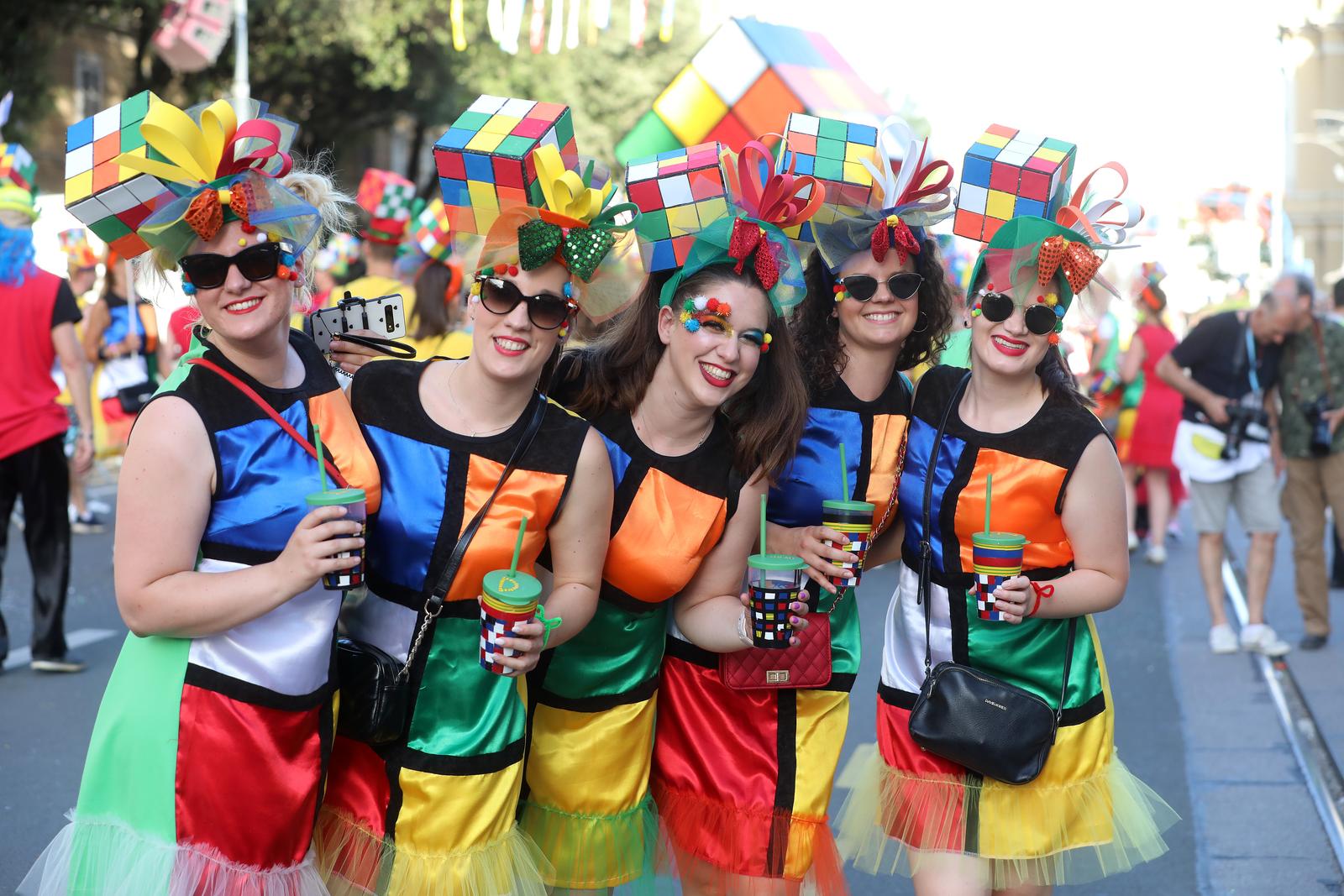 U Rijeci velika ljetna karnevalska povorka U Rijeci velika ljetna karnevalska povorka