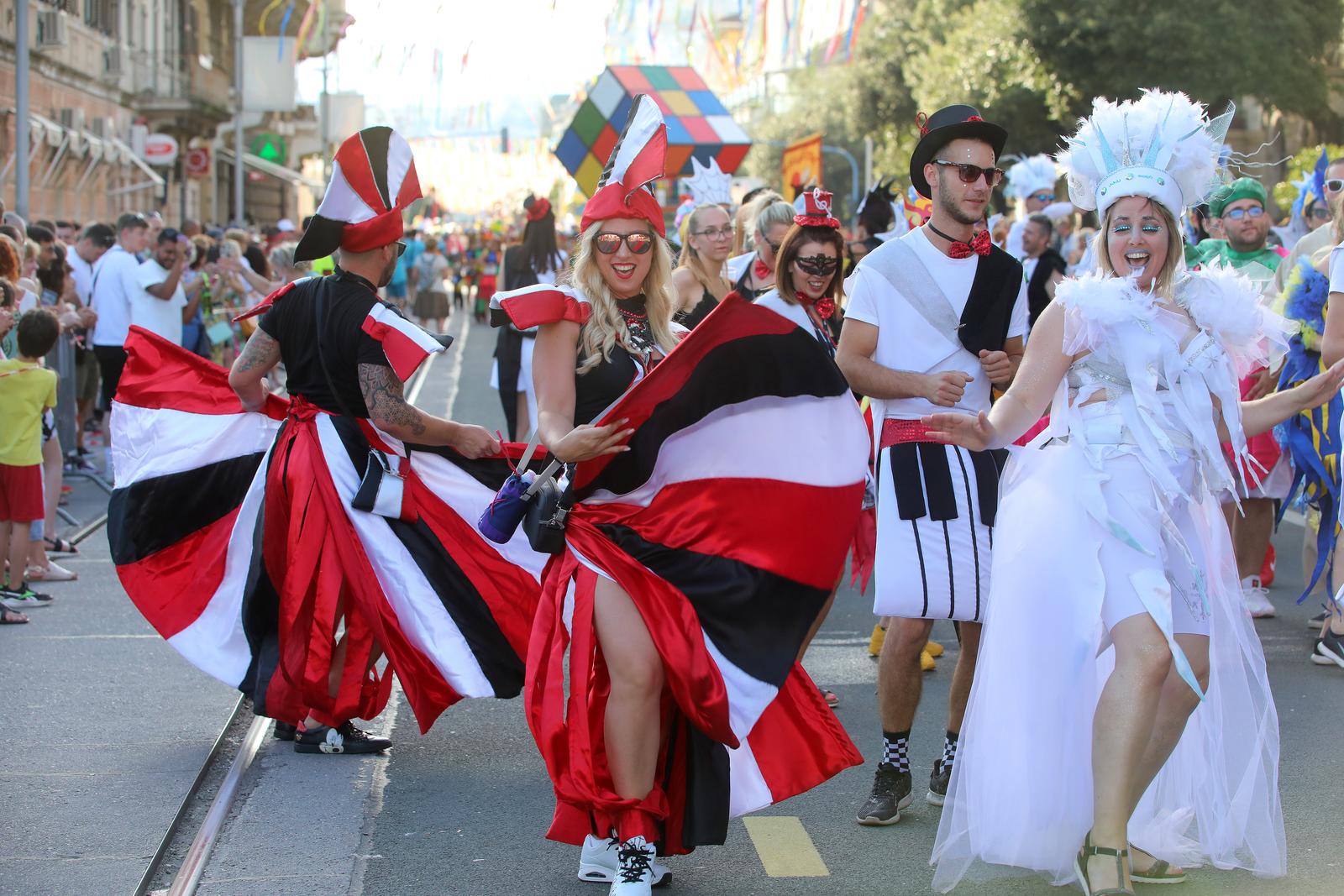U Rijeci velika ljetna karnevalska povorka U Rijeci velika ljetna karnevalska povorka