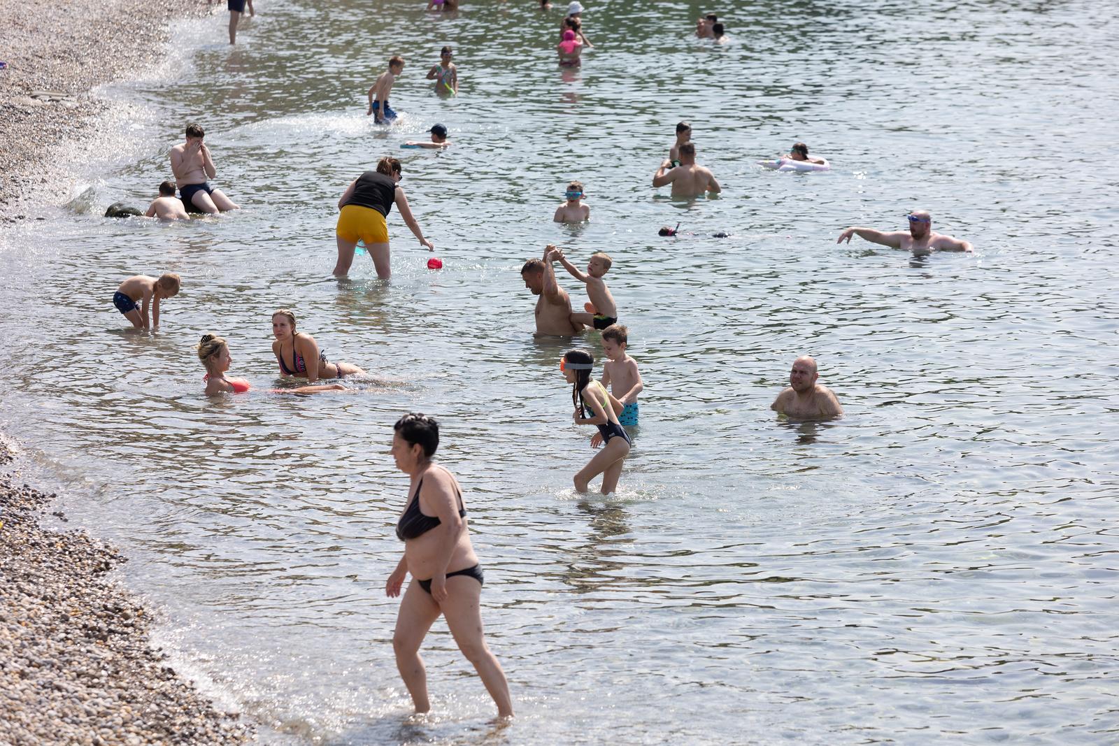 Prvi dan ljeta na plaži Kantrida Prvi dan ljeta na plaži Kantrida