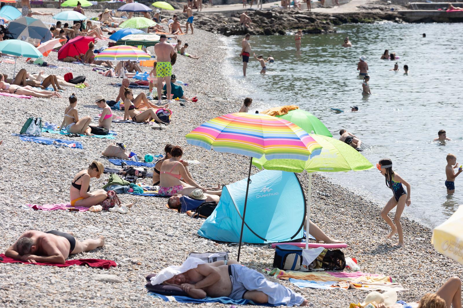 Prvi dan ljeta na plaži Kantrida Prvi dan ljeta na plaži Kantrida
