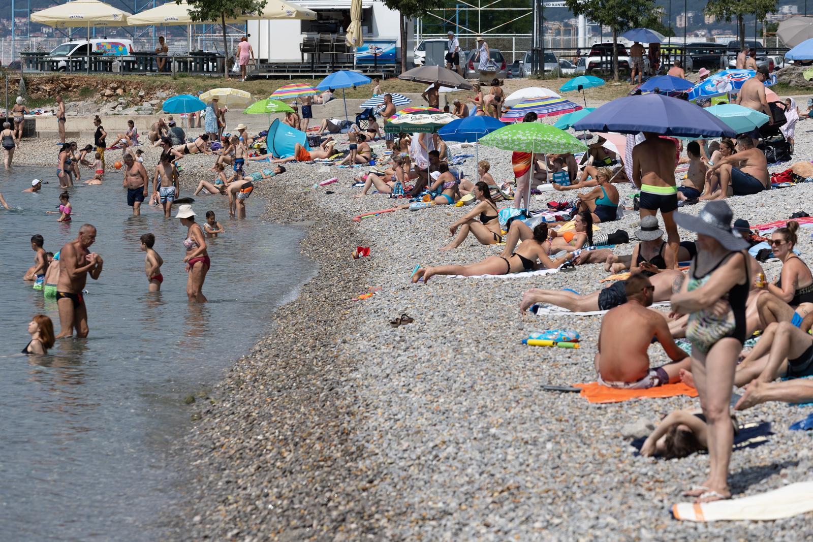 Prvi dan ljeta na plaži Kantrida Prvi dan ljeta na plaži Kantrida